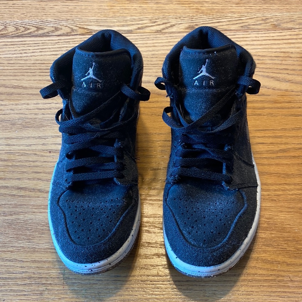 Air Jordan 1 mid Size 8 DM3529-001.  Used